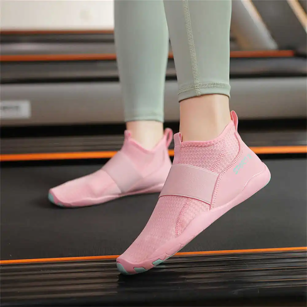 أحذية رياضية خفيفة Hi Tops بال - مراجعة Classic Tech Office Number وسعره