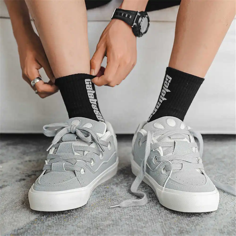 مع جلد الهيب هوب أحذية المدرسة - مراجعة Office Tech Outfits وسعره